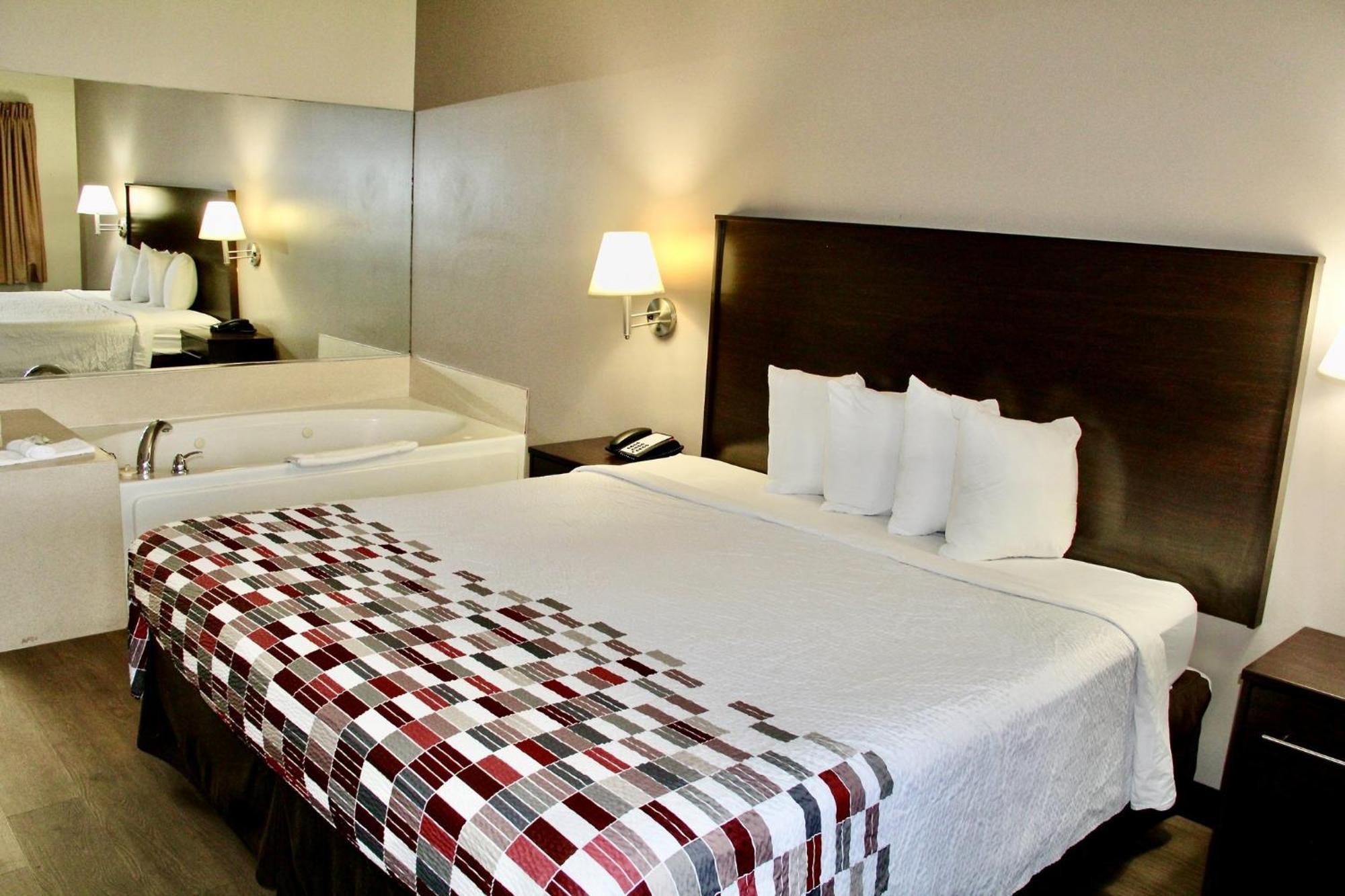 Red Roof Inn & Suites Lake Orion / Auburn Hills Exteriör bild