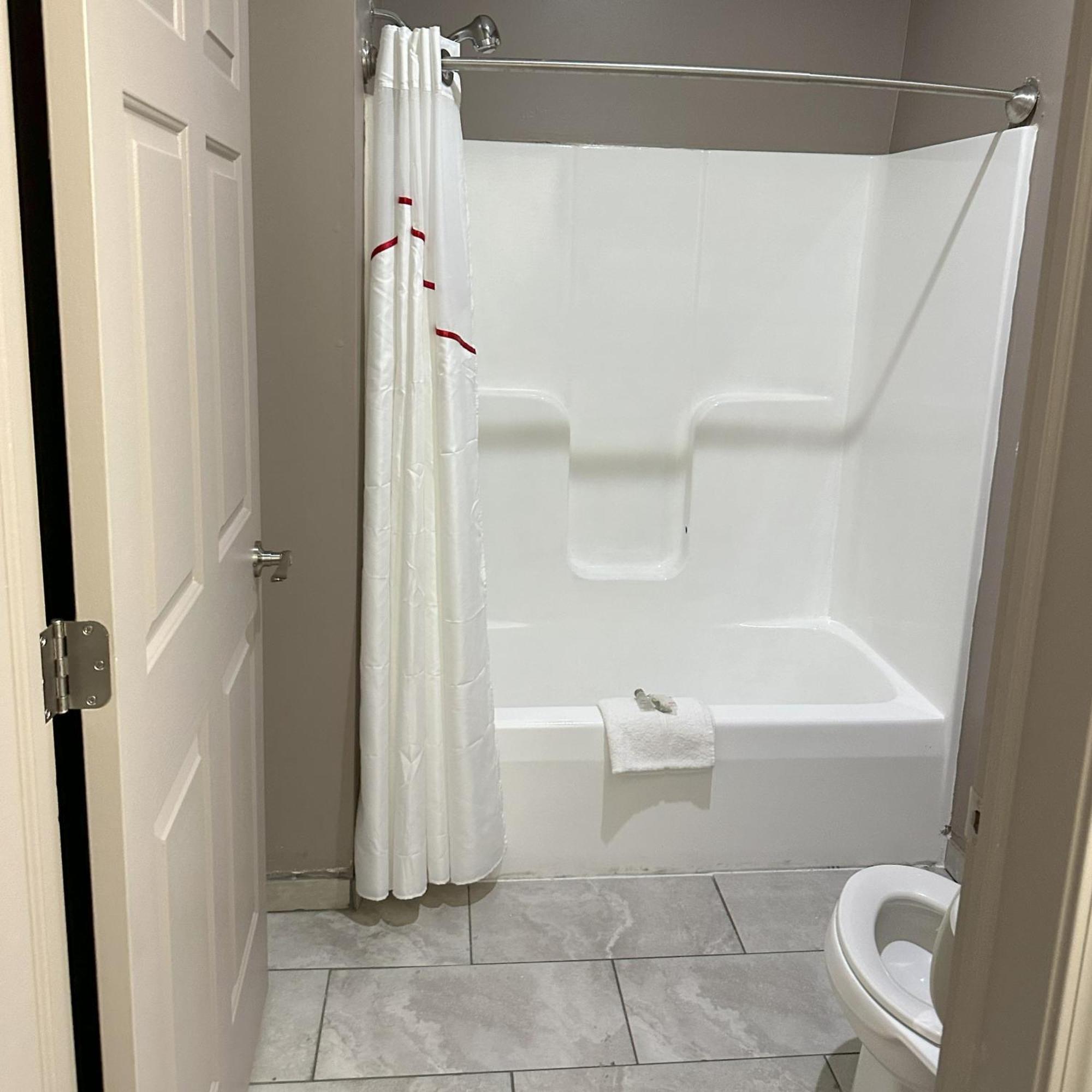 Red Roof Inn & Suites Lake Orion / Auburn Hills Exteriör bild